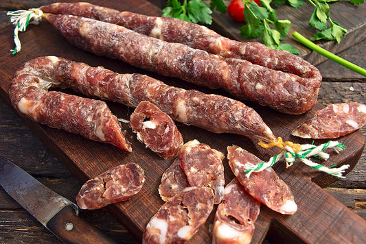 Wędliny z Pasją – Jak Rozpoznać Prawdziwą, Rzemieślniczą Jakość?